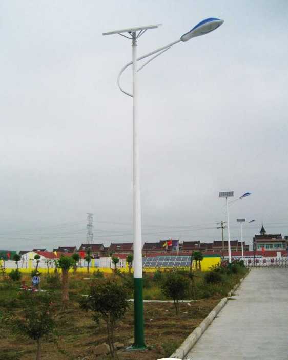 让胡路区6米特价太阳能路灯05